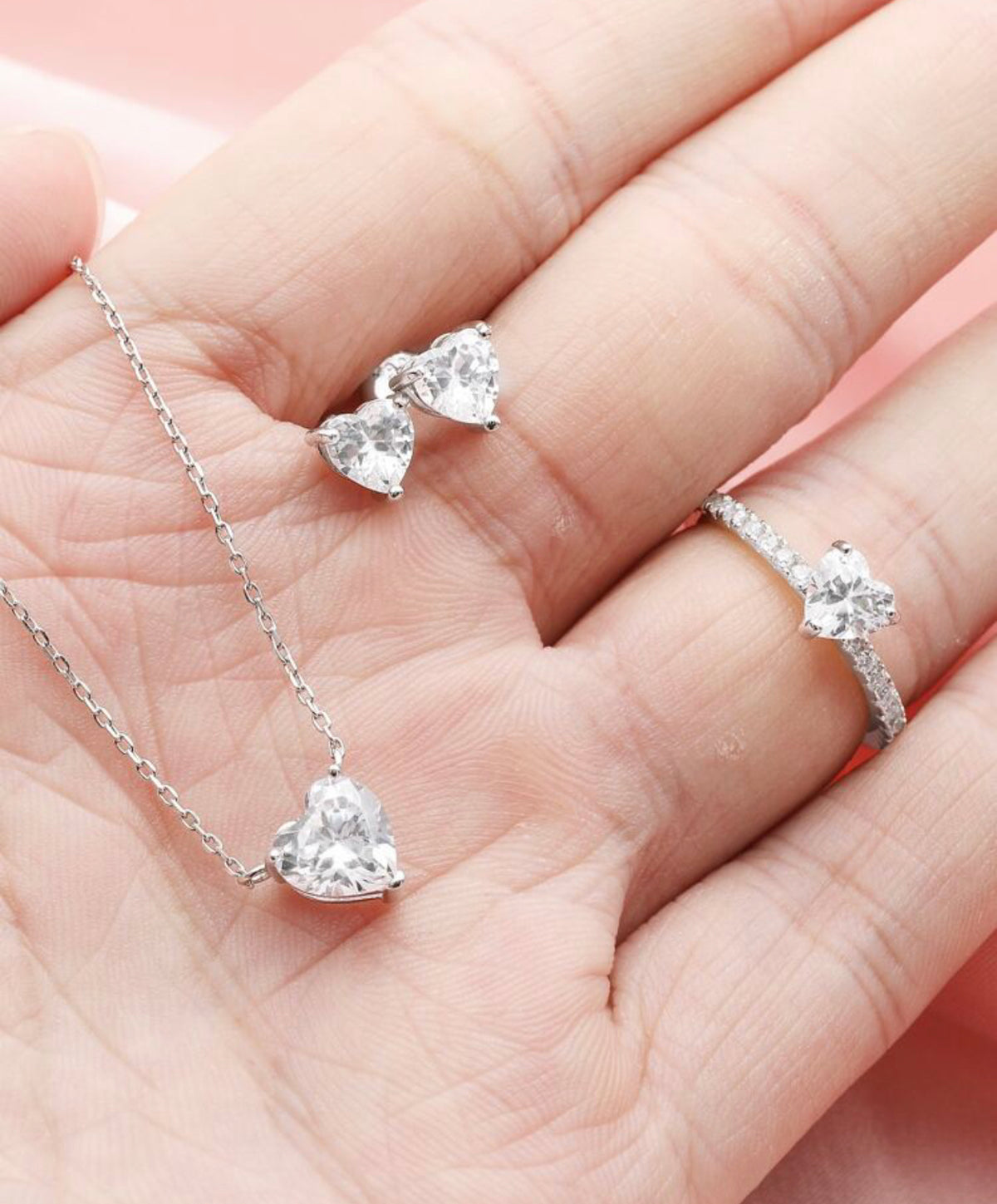 WHITE HEART DIAMOND SET