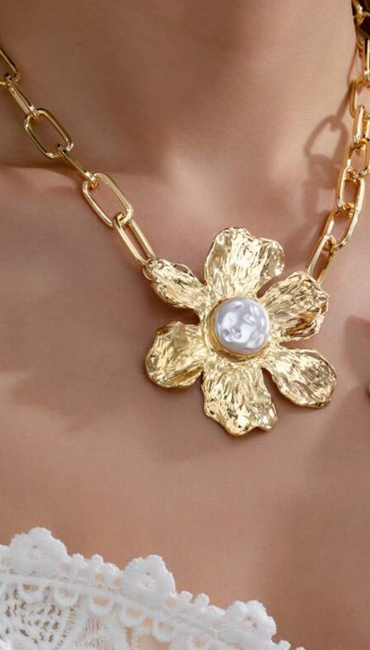 ROSE NECKLACE