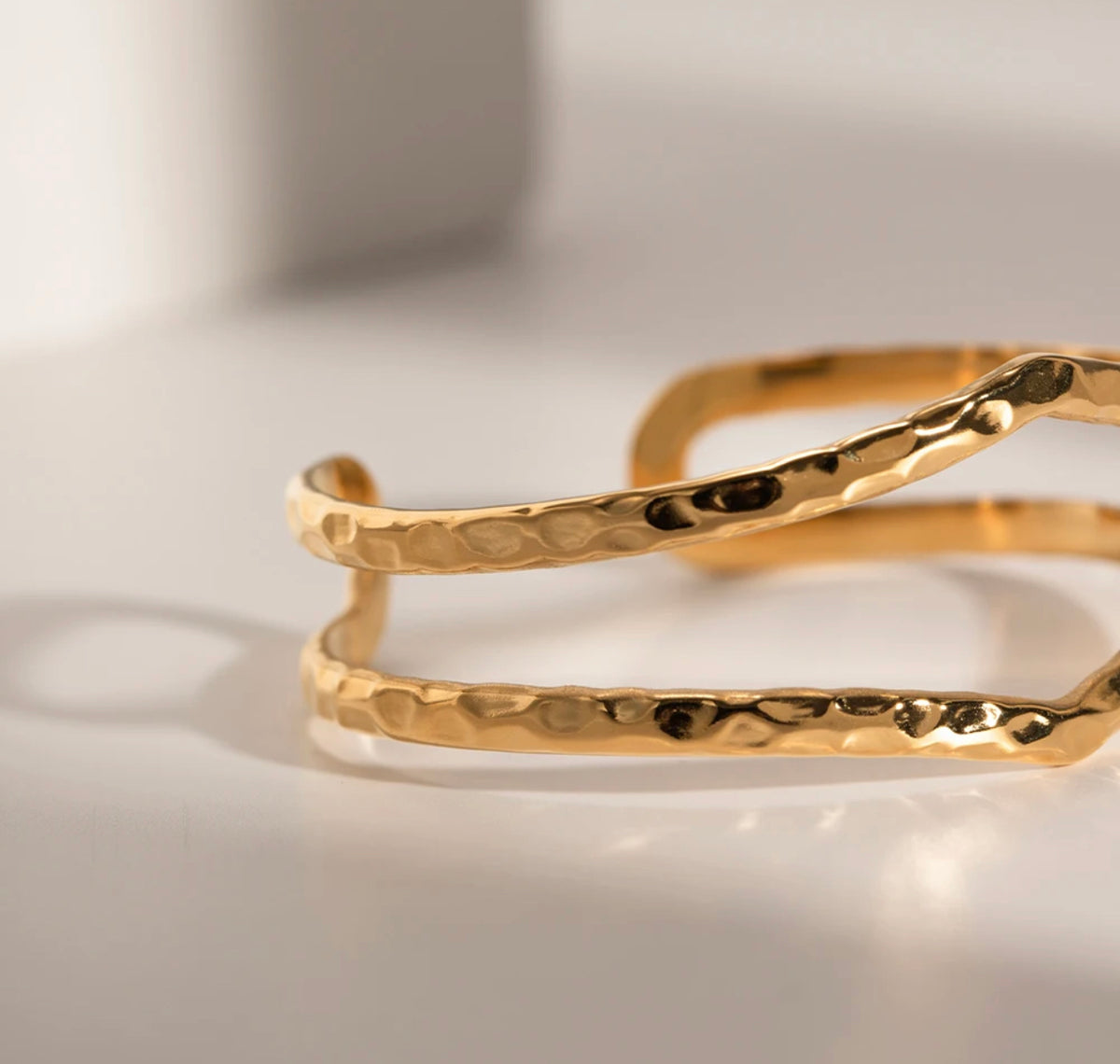 HERA BANGLE