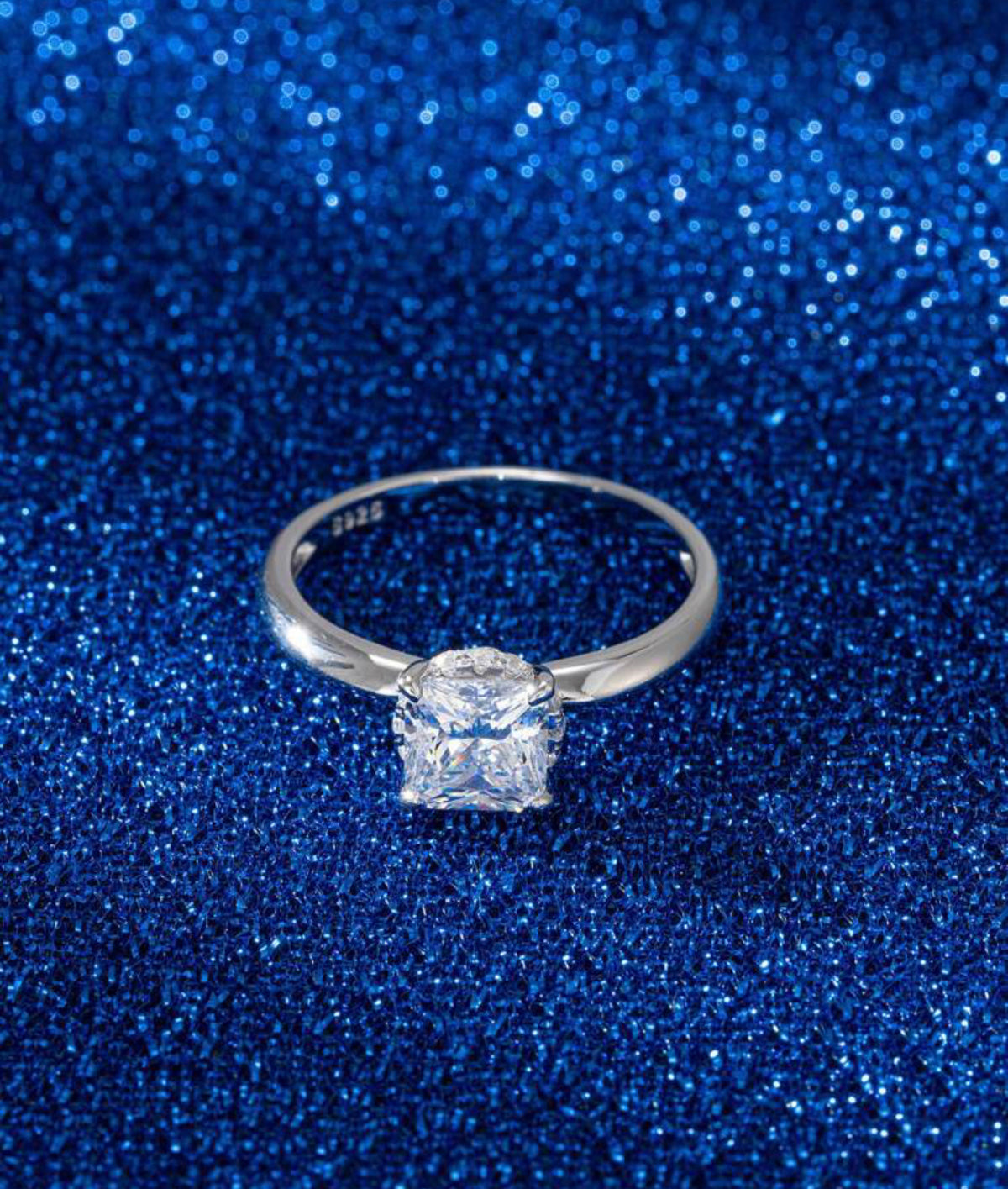 ARI DIAMOND RING
