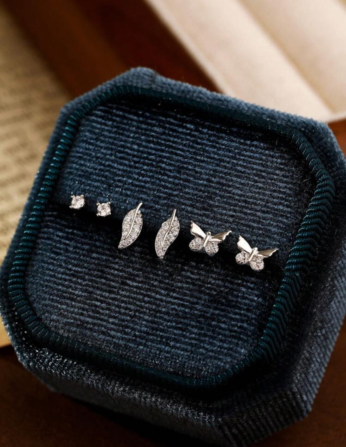 BUTTERFLY PIERCING SET