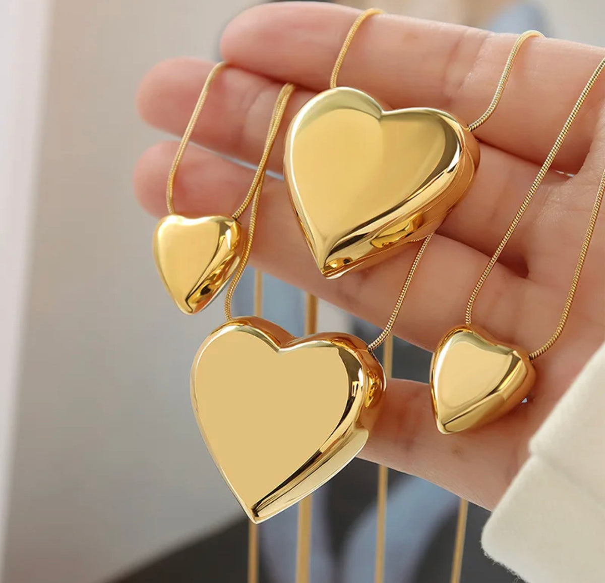 CHUNKY HEART NECKLACE