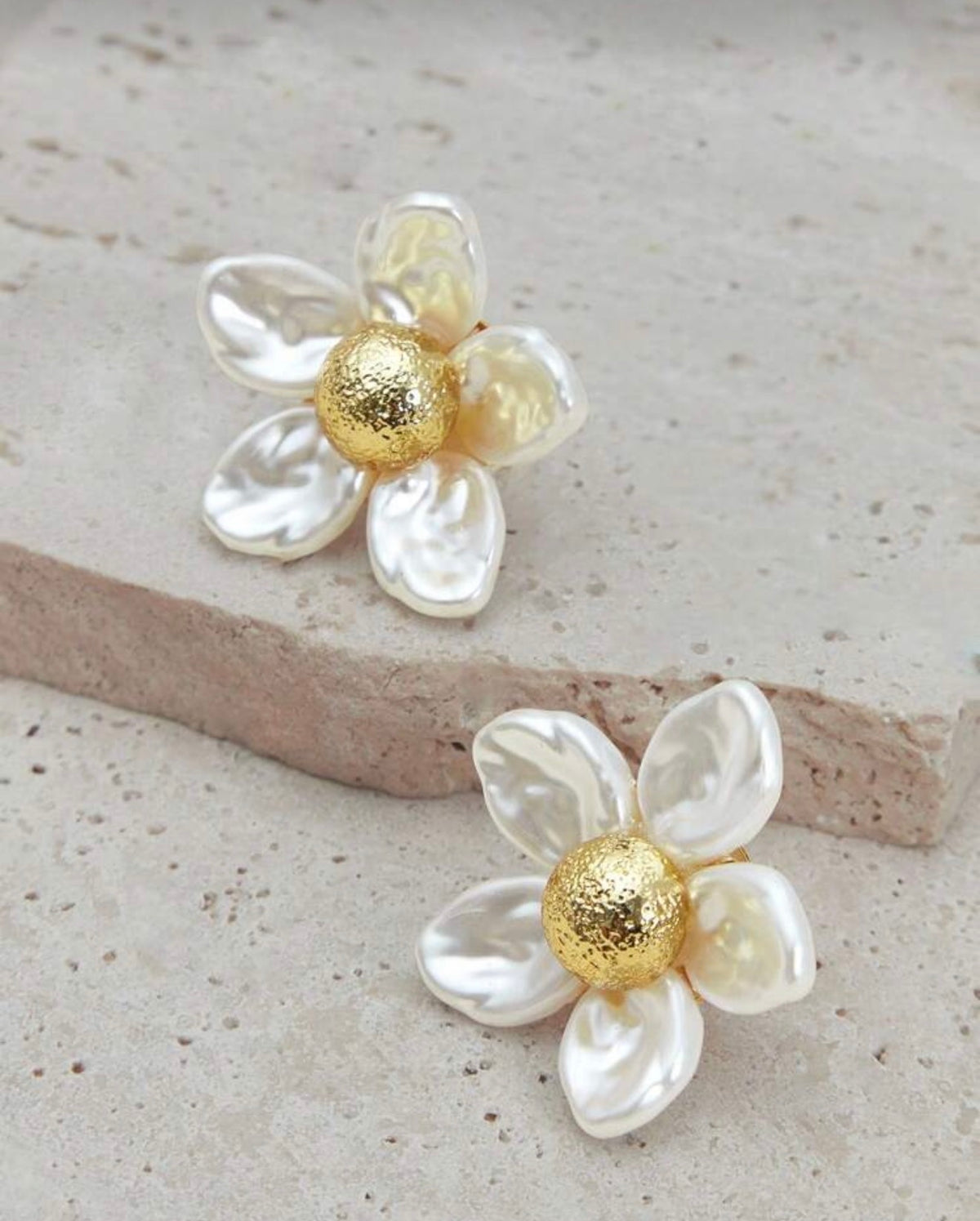 Camellia Pearl