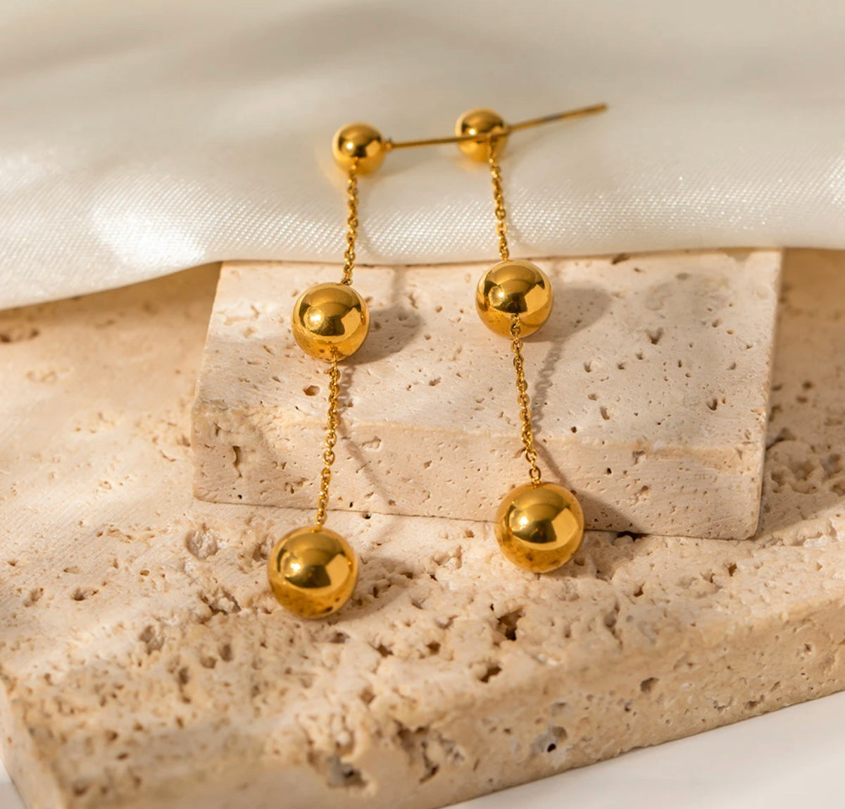 ANNA DOT EARRINGS