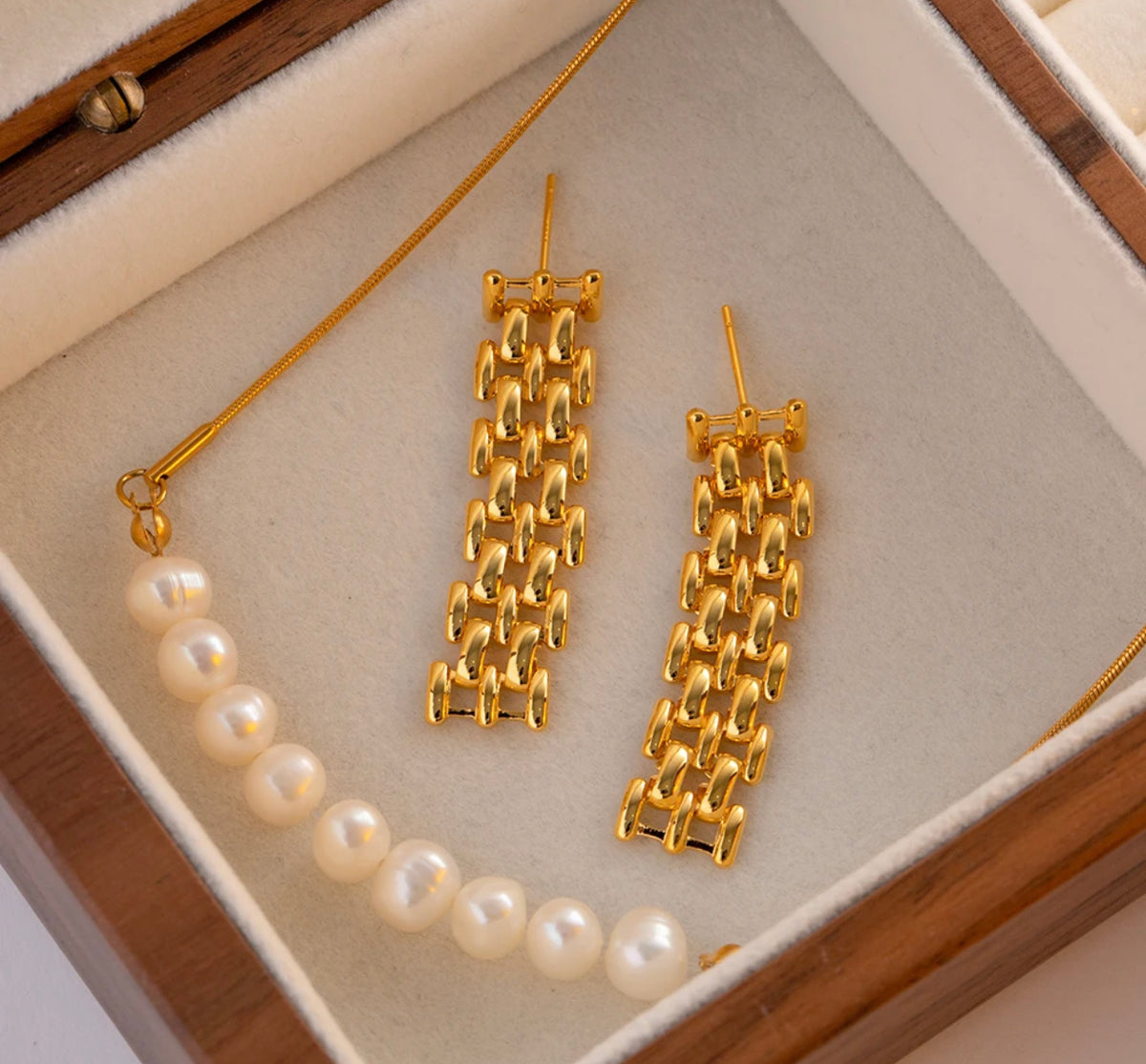CHAIN EARRINGS